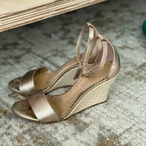 Lilly Pulitzer gold wedges